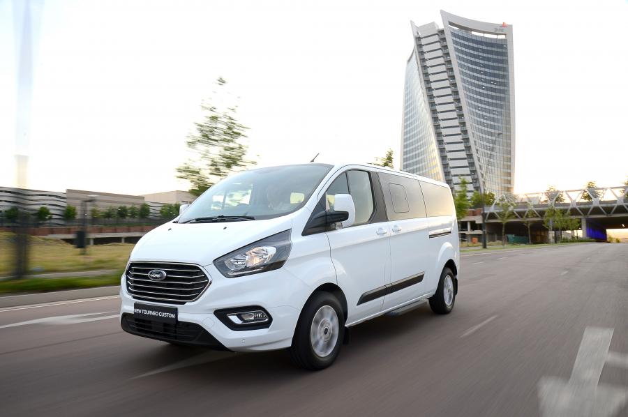  Ford Tourneo Custom LWB 2018 года  (ZA) (фото 4 из 22)